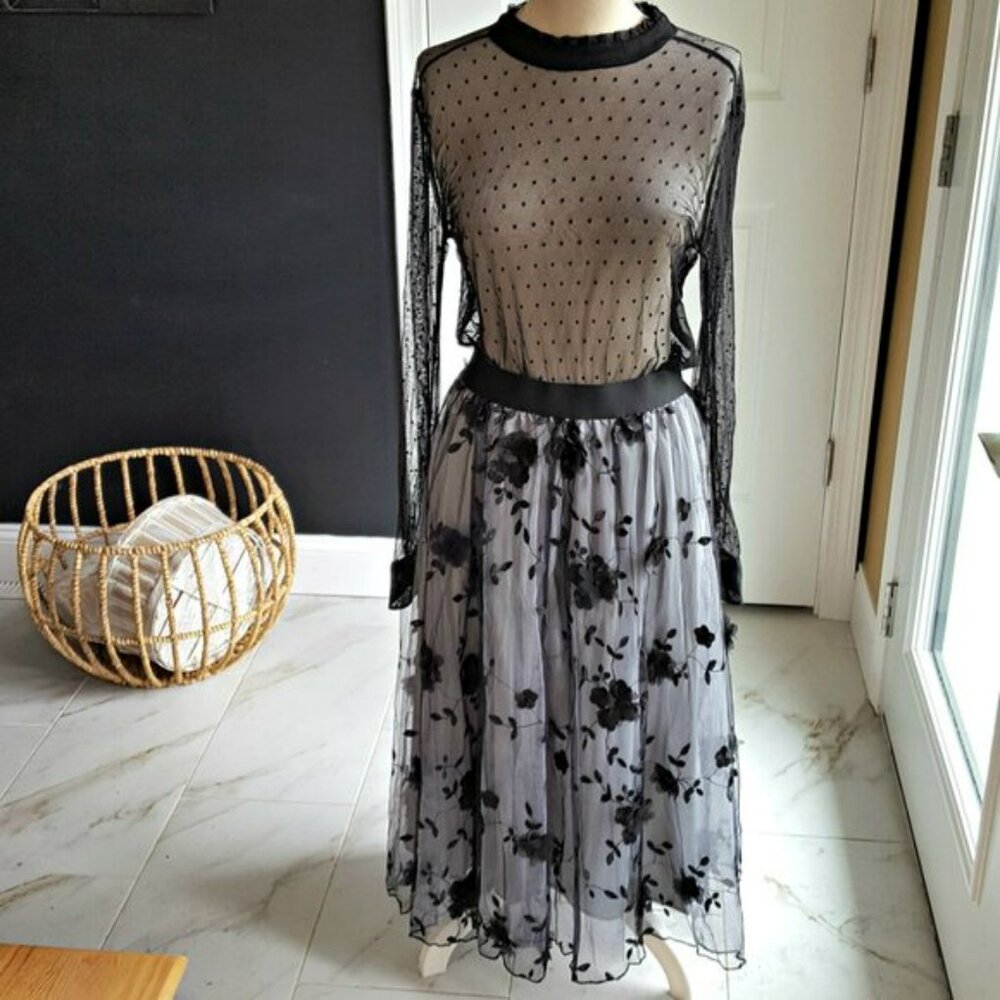 NEW! EXQUISITE Floral APPLIQUE Mesh SKIRT SZ L - Picture 6 of 6